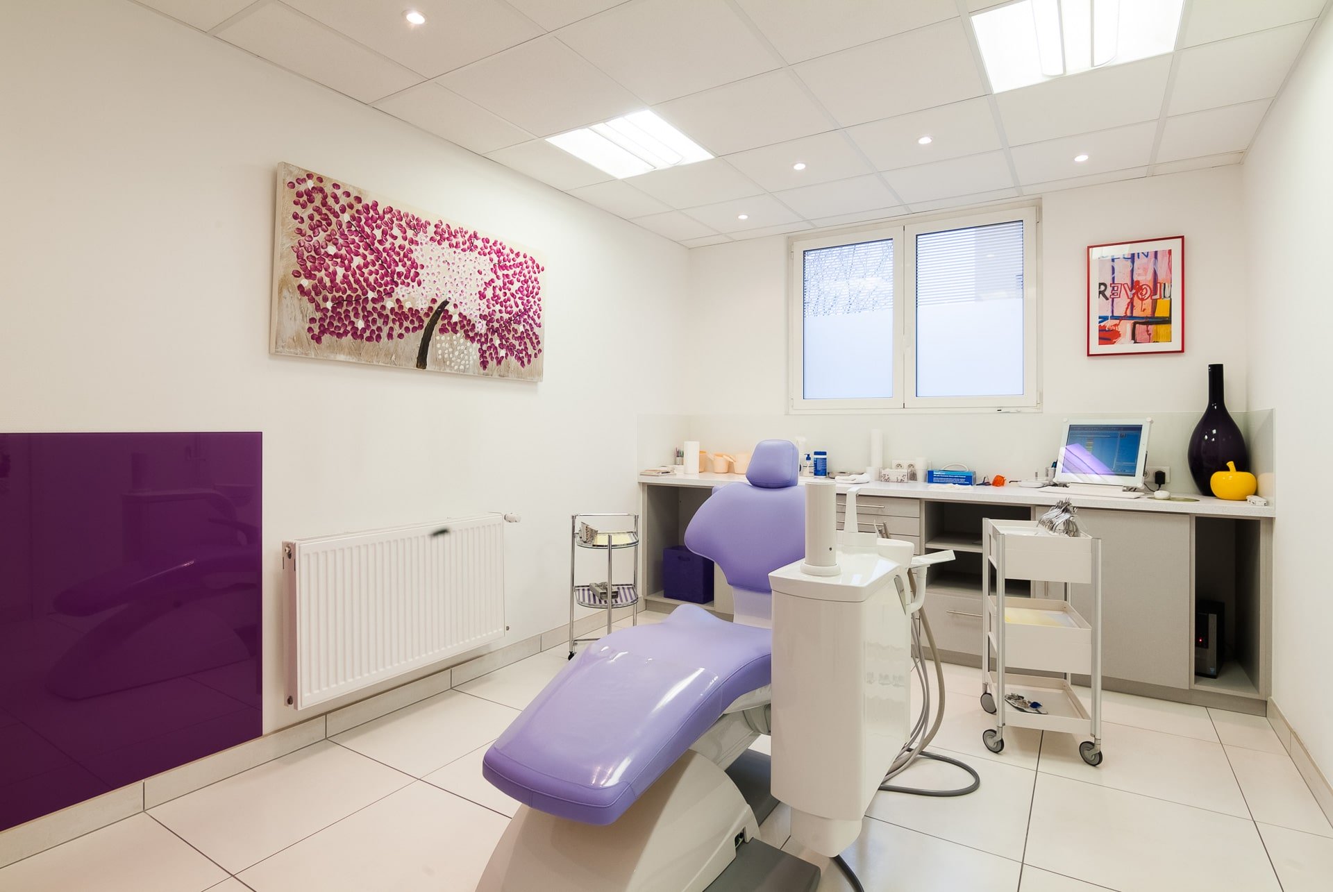 Cabinet violet nagelen